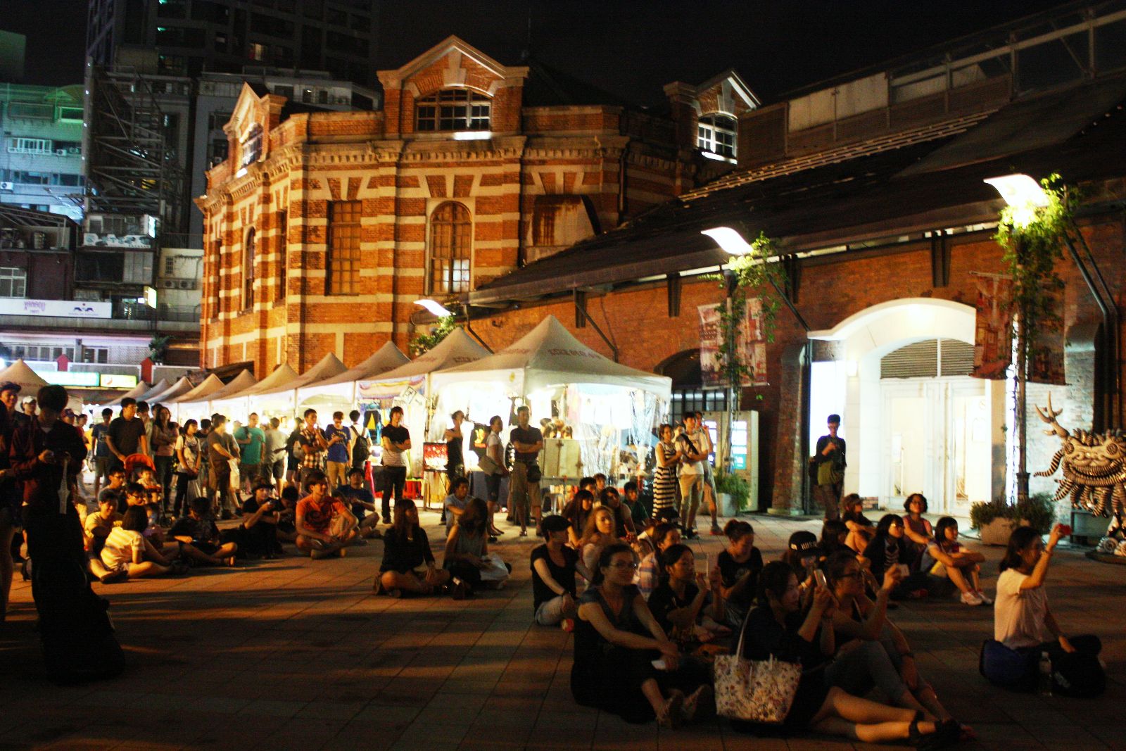 开云电竞官方网站|刘嘉玲晒与陈冠希合影 网友提醒勿重蹈柏芝覆辙(图2) 开云电竞中国