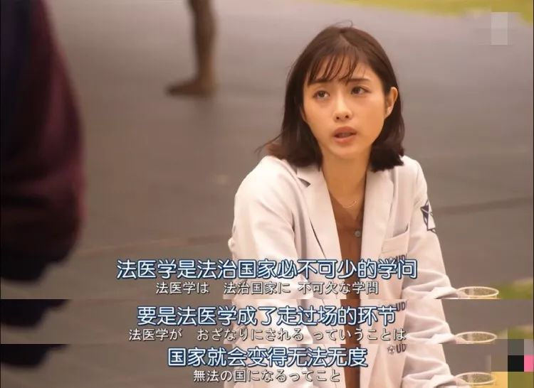 欢乐!光头全裸男熊抱卡拉格安菲尔德诞生3乌龙|开云电竞官方网